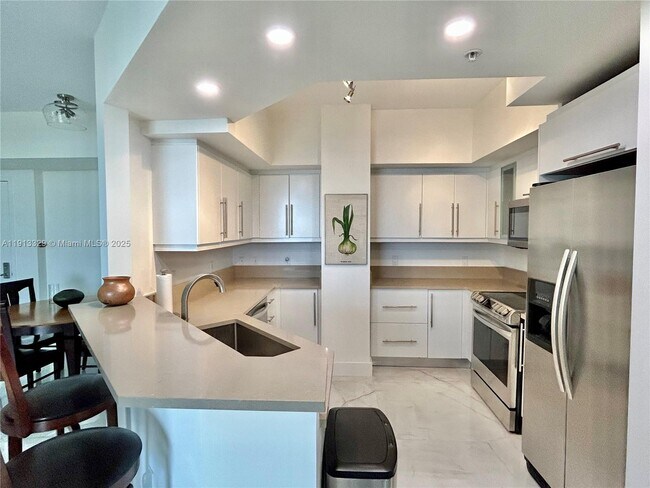 Foto del edificio - 888 Douglas Rd