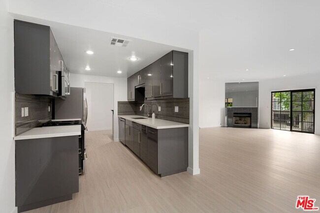 Foto del edificio - 11737 Darlington Ave