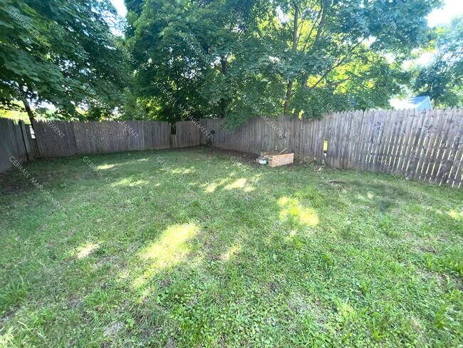 Foto del edificio - 326 E Dartmouth St