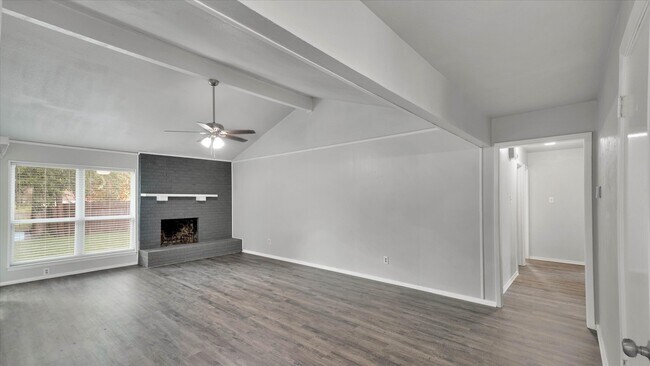 Foto del edificio - 1500 High Ridge Rd