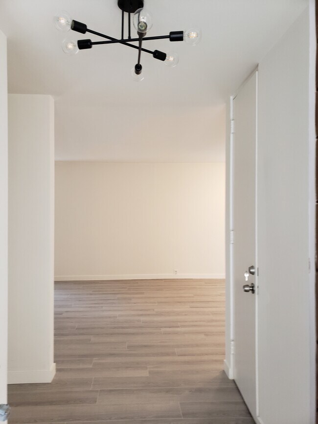 Foto del edificio - 1145 Yale St
