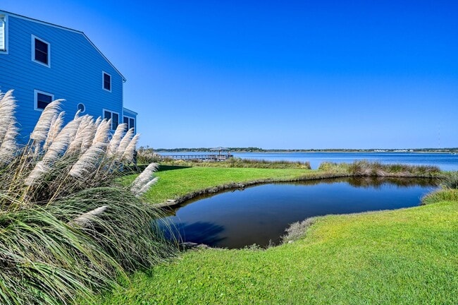 Foto del edificio - FURNISHED OFF-SEASON MONTHLY RENTAL-STARTI...