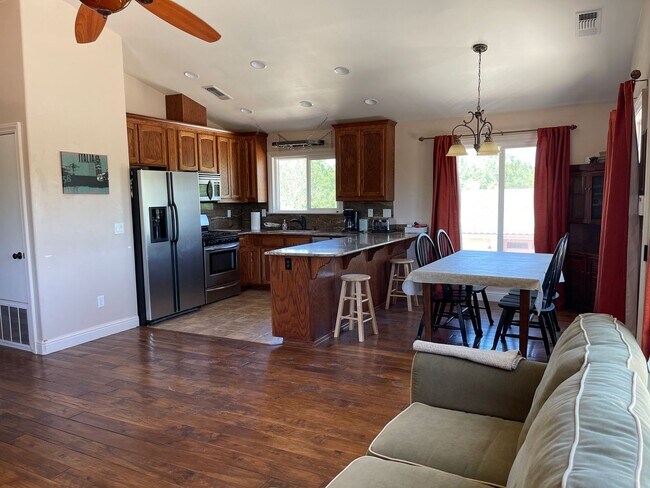 Foto del edificio - 2 bed / 1 ba apt in the country - Sutter