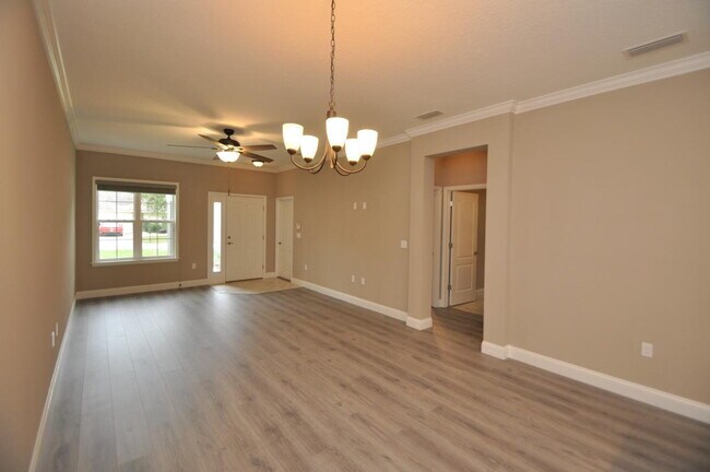 Building Photo - Spacious 3-Bedroom 2-bathroom Duplex