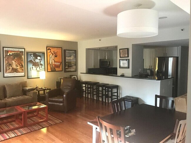 Foto del edificio - 1530 Key Blvd