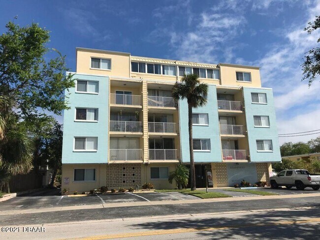 Foto del edificio - 732 N Halifax Ave