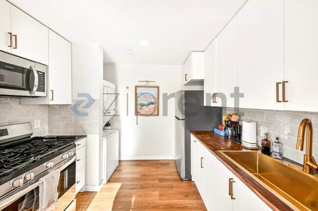 Foto del edificio - 12877 Borden Ave