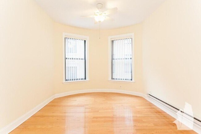 Foto del edificio - 2 bedroom in Chicago IL 60610