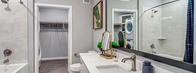 Foto del edificio - Comfort, Location & Value Combined!