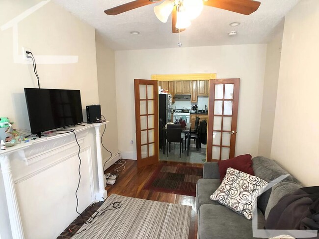 Foto del edificio - HOT MISSION HILL LISTING!!!!