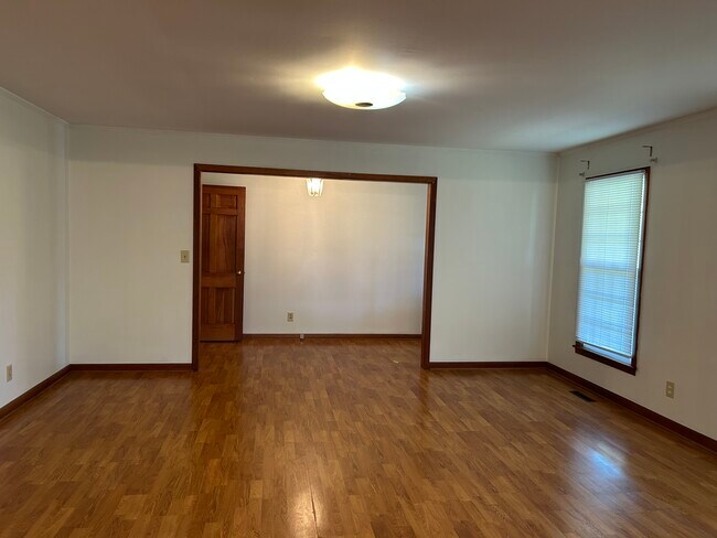 Foto del edificio - 304 E Barnard St