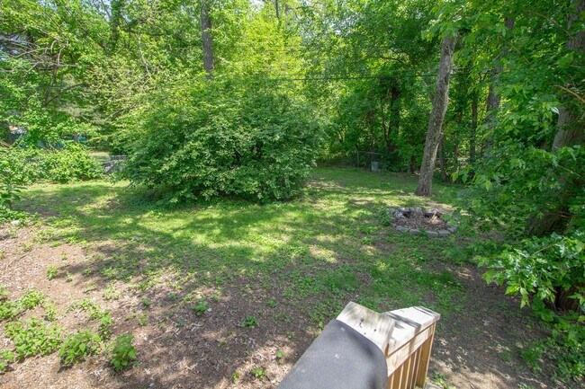 Building Photo - ±1,150 SF 3 BR Ranch in South Colonie Scho...