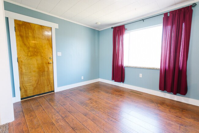 Building Photo - 4550 S Creekview Dr