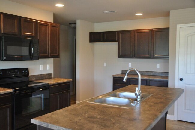 Foto del edificio - 5617 Abercorn Dr