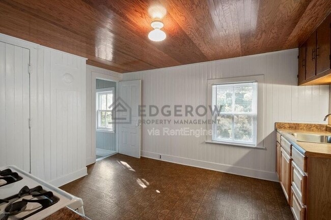 Building Photo - 1522 Broadway Ave NW