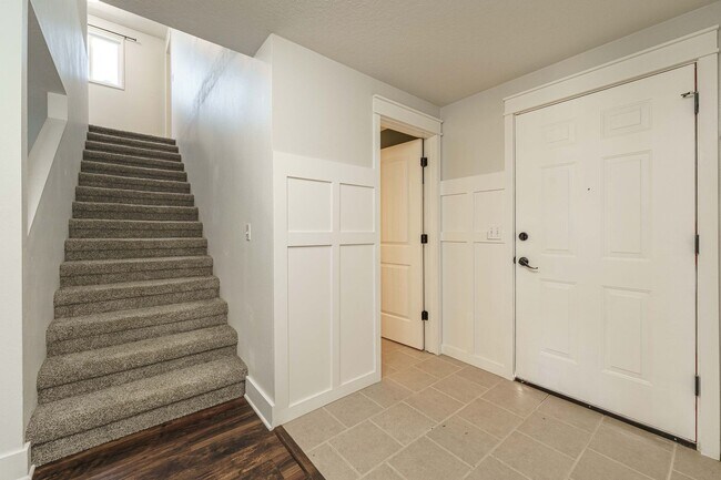 Foto del edificio - 4 Bedroom 2.5 Bathroom With Large Fenced B...