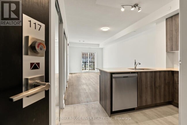 Photo du bâtiment - 50 Lakebreeze Dr