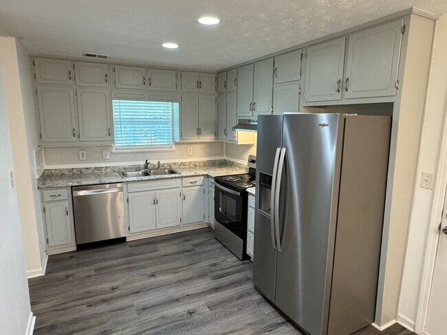 Building Photo - Nice Riverdale 3 Bedroom 2 Bath in Cul-De-Sac!!