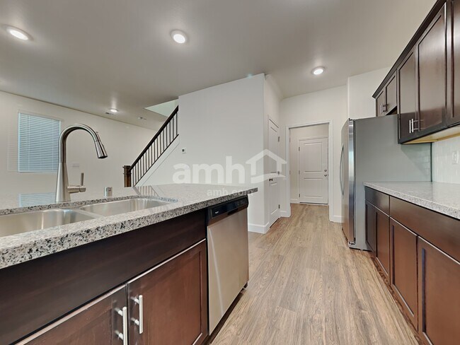Building Photo - 300 Palazza Reserve Pl