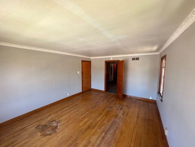 Building Photo - 5309 W Greenfield Ave