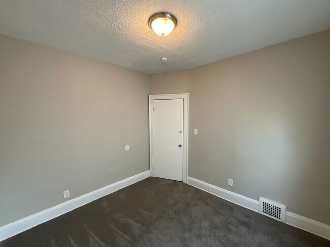 Foto del edificio - 3274 East 123rd Street