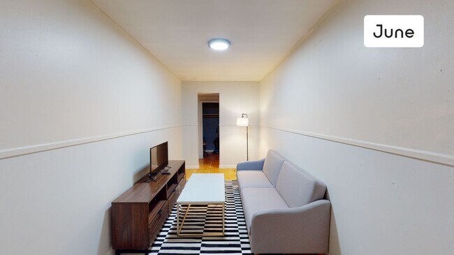 ROOM ONLY in 5-bed/2.0-bath Home photo'