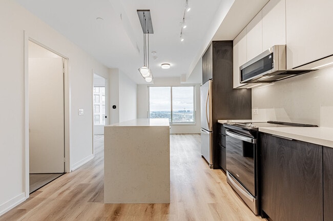 Building Photo - 5 York Garden Wy