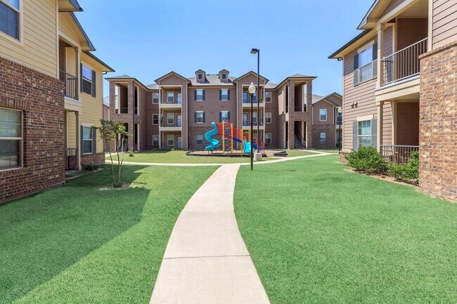 Foto del edificio - 7010 Ironton Ave