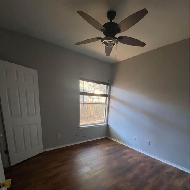 Foto del edificio - 8704 Weiser Dr