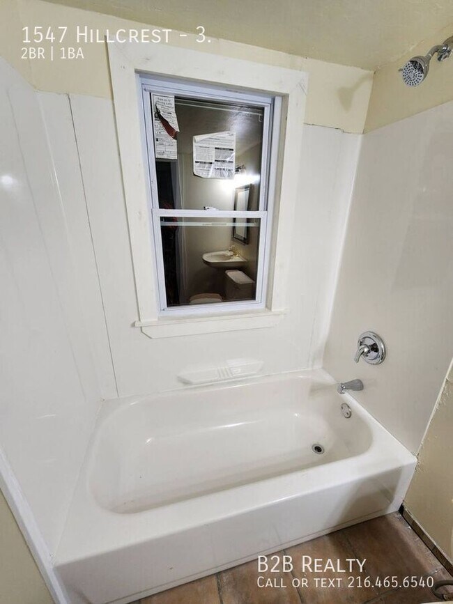 Foto del edificio - 1547 Hillcrest-3.