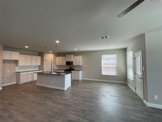 Foto del edificio - 15541 Balham Pass