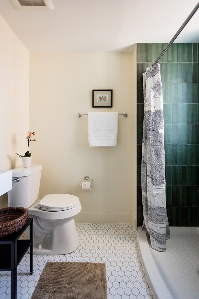 Building Photo - Sterling Commons