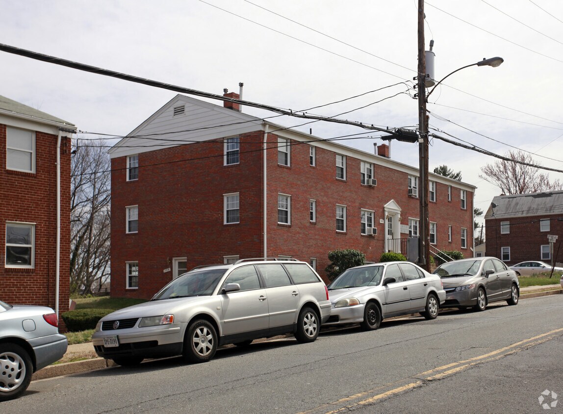 Building Photo - 129-133 S Courthouse Rd