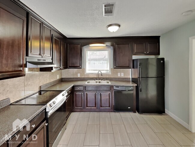 Foto del edificio - 544 Timber Ridge Ct