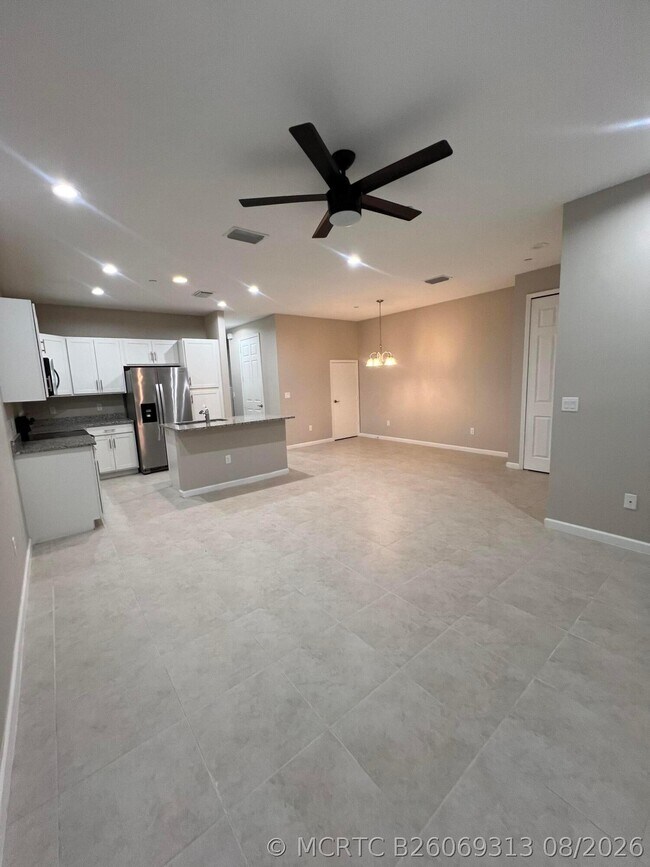 Building Photo - 14404 Emerald Pl Wy