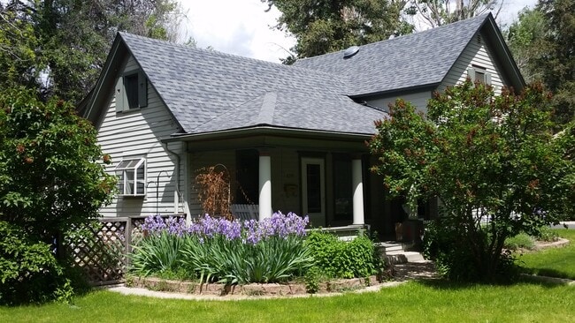 Building Photo - 829 Bross St