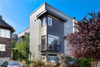 Building Photo - 1633b California Ave SW