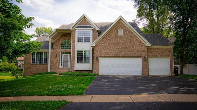 Foto del edificio - 531 Primrose Ln