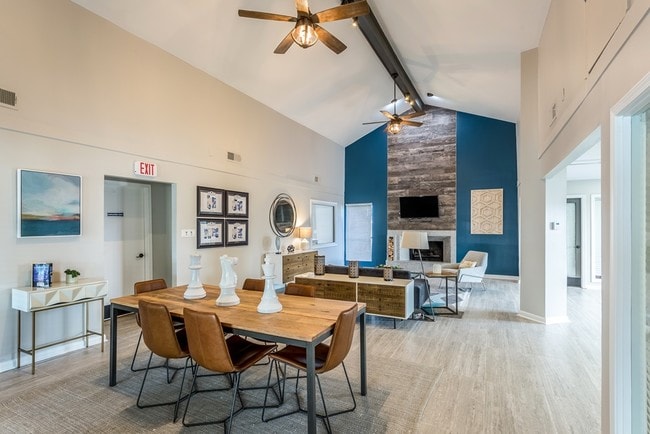 Building Photo - Poplar Place Townhomes