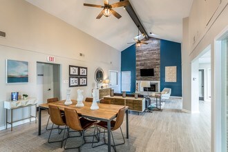 Building Photo - Poplar Place Townhomes