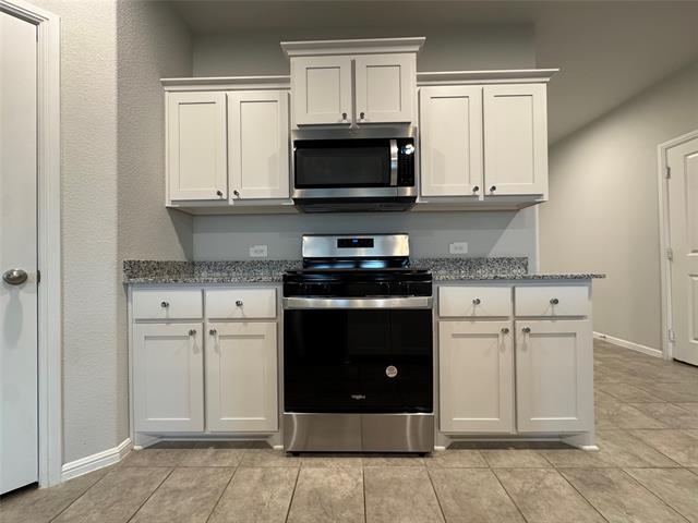 Building Photo - 7948 Oaktown Dr