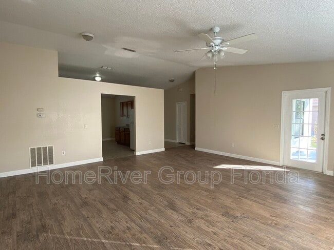 Building Photo - 2924 W Huron Dr