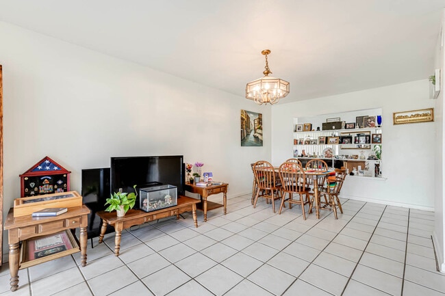 Building Photo - 359 Langton Dr