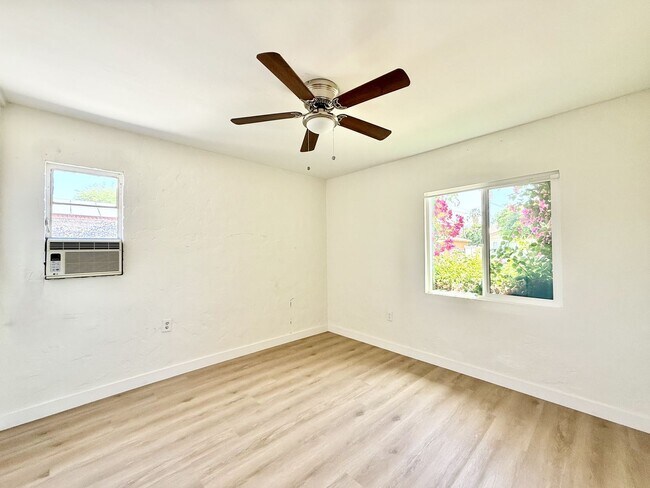 Foto del edificio - AVAILABLE NOW!!  RECENTLY UPDATED 1 Bedroom 1 Bathroom!! Apartment in Palm Desert