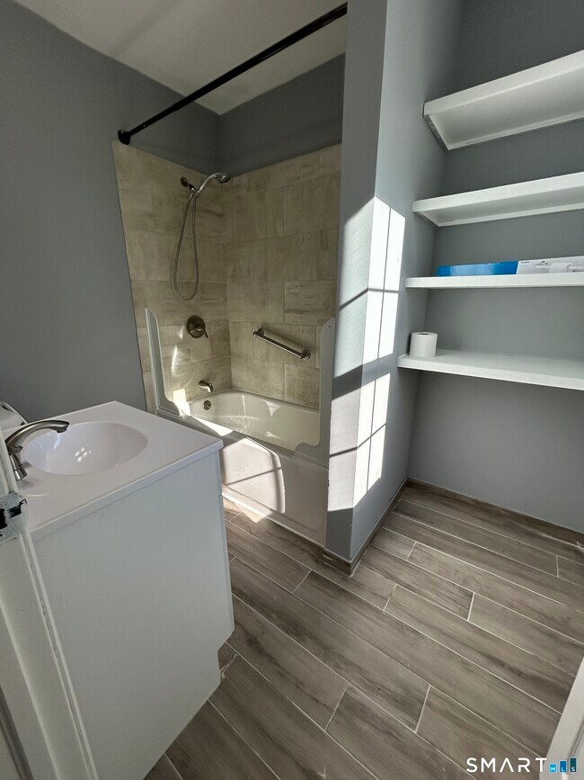 Foto del edificio - 162 Davenport St