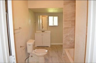 Building Photo - 4839 Ventura Ln