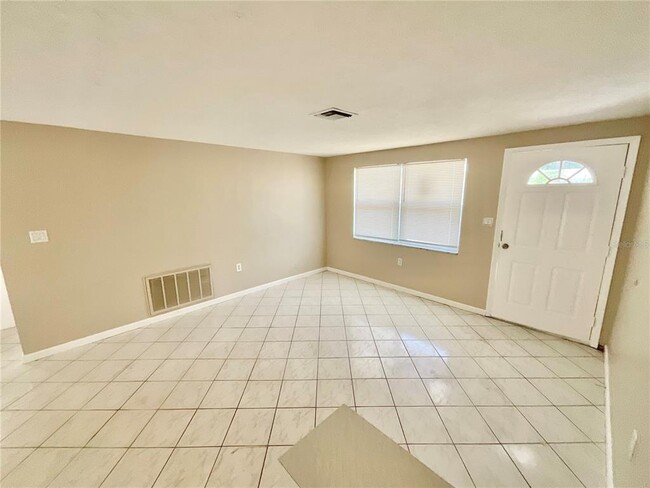 Building Photo - 3054 Primrose Dr
