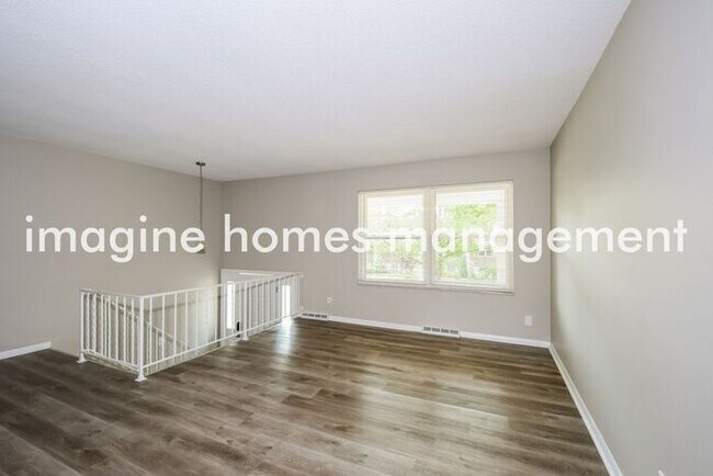Building Photo - Convenient Location! 3 Bedroom Home in Meh...