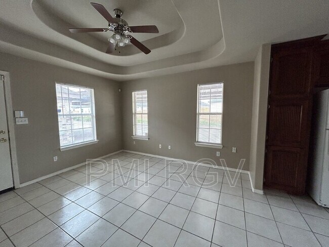 Foto del edificio - 809 W Bronze Dr