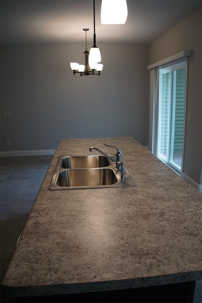 Foto del edificio - 6715 Charlie Grimm Rd